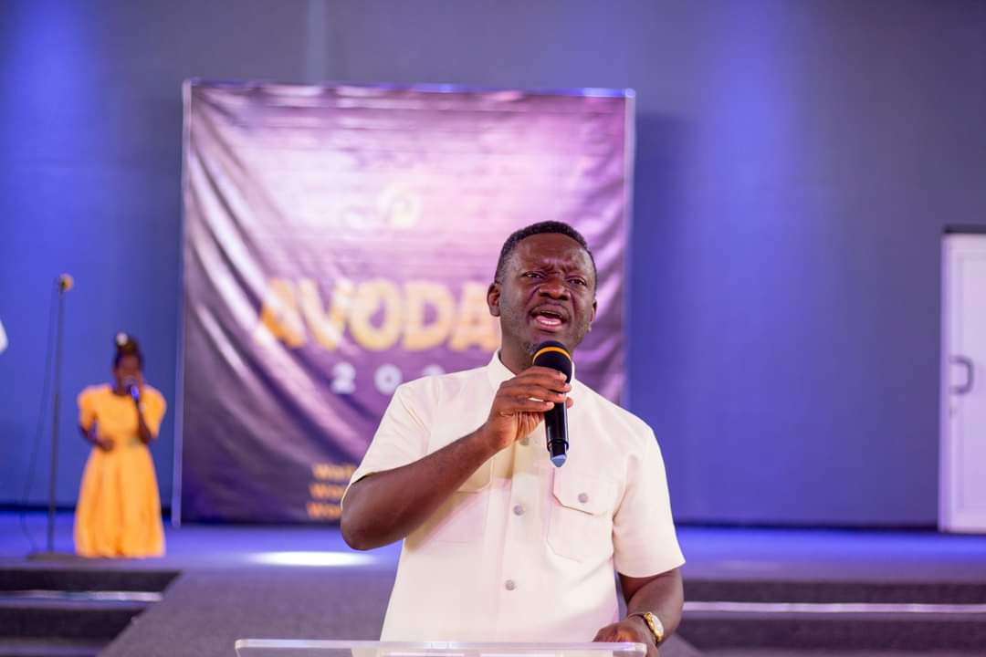 Emmanuel_Mefful's tweet photo. Thanking God for His mighty manifestation yesterday. I spoke on the importance of Asking Questions, the safety that comes with it, and the wisdom it shows. 
Be a Questioner!
Proverbs 24:6-7

#PastorEmmanuelMefful #relevantword #beaquestioner https://t.co/swv6b1nDaK