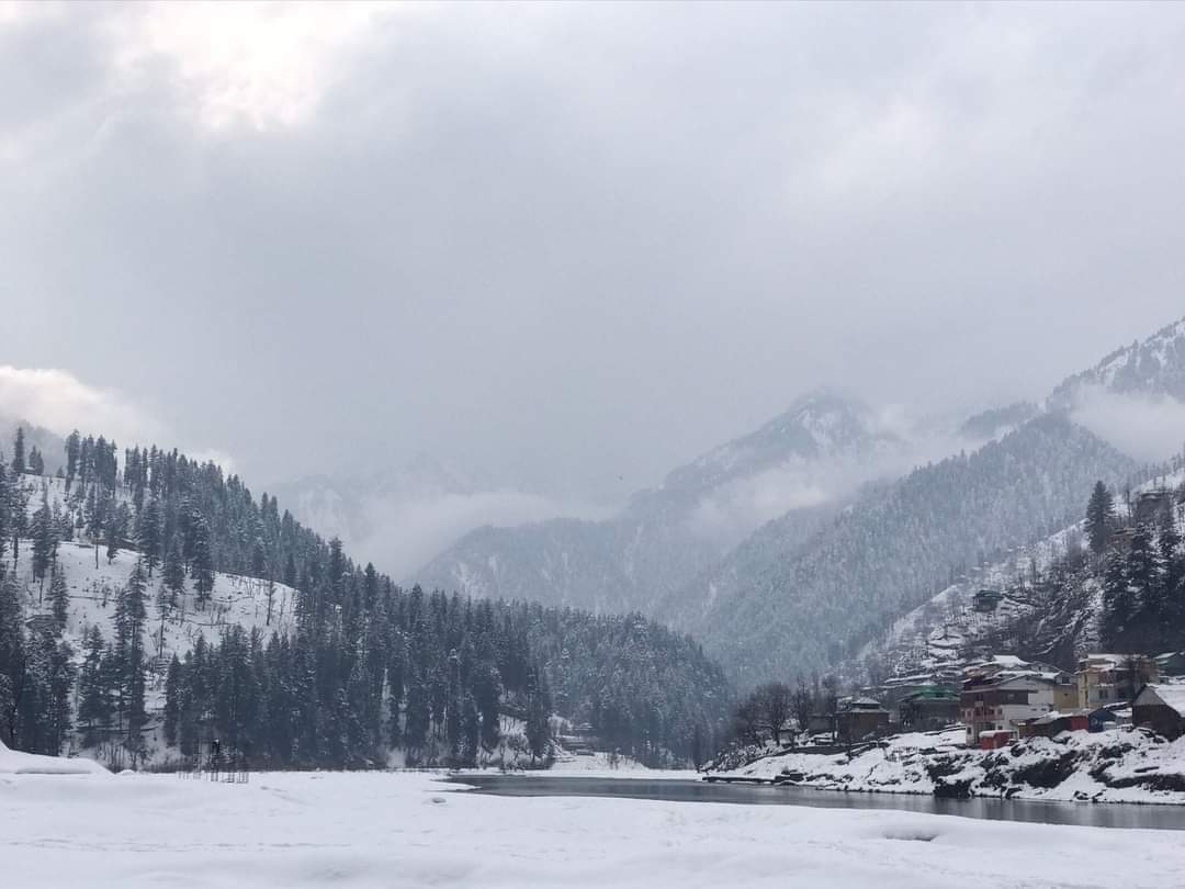 ThisIsFaheem's tweet photo. First #SnowFall #Sharda #NeelumValley https://t.co/Vt0kPQkhnO