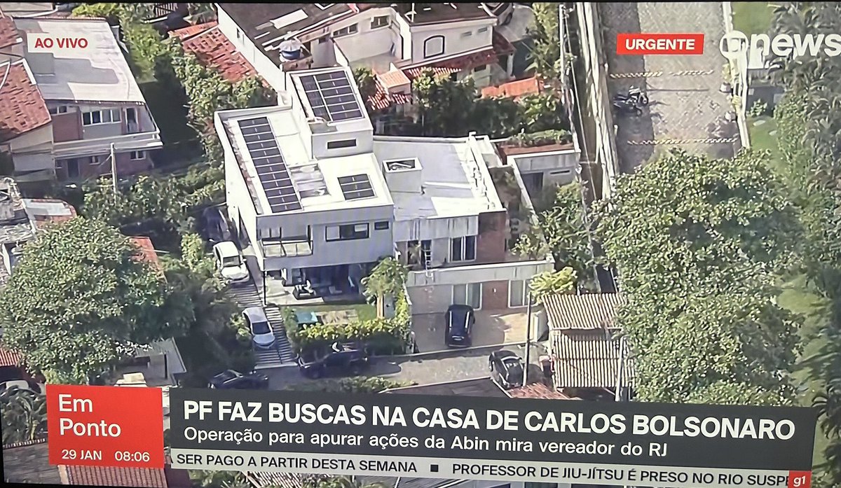 jonasdiandrade's tweet photo. TOC TOC TOC 
Três batidinhas na porta de Carlos Bolsonaro https://t.co/YsW1nGKvzT