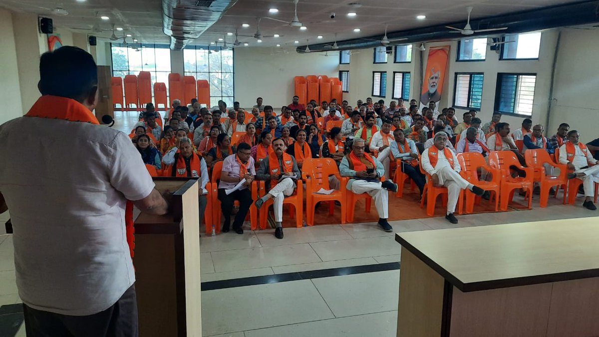 GopalShah24's tweet photo. 👉'ગાંવ ચલો અભિયાન' આણંદ જિ.નો અભ્યાસવર્ગ કમલમ કાર્યાલય ખાતે જિ.અધ્યક્ષ રાજેશભાઈ પટેલ, મહામંત્રીશ્રીઓ તથા સાંસદશ્રી, પૂર્વ સાંસદશ્રી, ધારાસભ્યશ્રીઓ અને પદાધિકારીઓની ઉપસ્થિતિમાં યોજાયો...
@CRPaatil 
@ratnakar273 https://t.co/Dqb64HBYkM