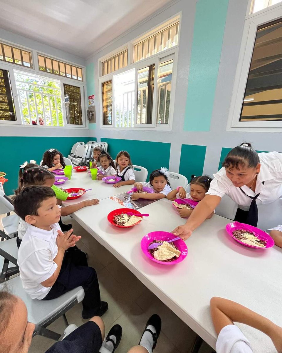 ✅Merienda Escolar lista ✨ para los niños y niñas que con dedicación y entusiasmo inician este nuevo año escolar✨✨
#AClasesEnBendiciónyVictorias 
<a href="/CamposAlv_5/">Campos Felipe</a> 
<a href="/SILVIOROMEO3/">Silvio Morales</a>