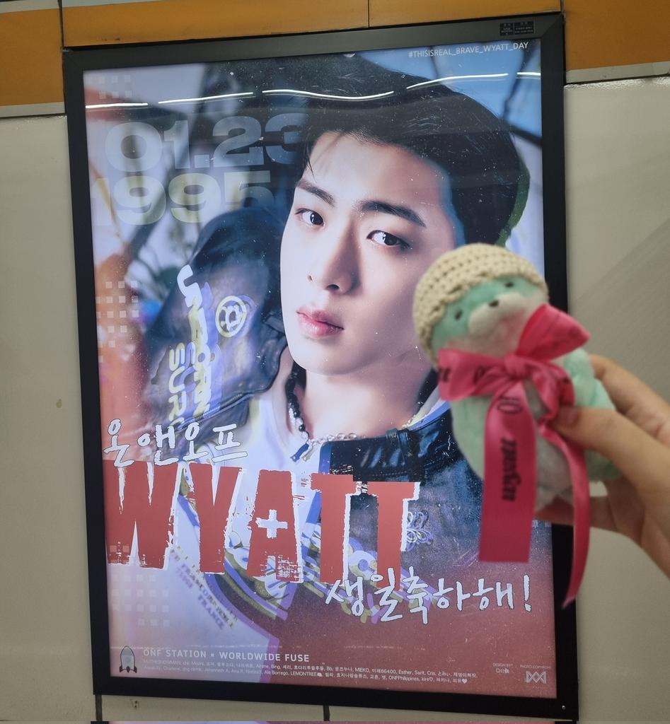 Carmel_Fuse's tweet photo. 🖤디지털미디어시티역 6호선
생일 당일에 볼려고 했는데 못봐서 오늘 봤어요 ㅜㅜㅜ 역시 재영이의 모습은 언제봐도 멋있네요 ㅎㅎ😆그중에 여기서는 몽환적인 매력이!!
그리고 마지막으로 재달이와 사진 찰칵~~📷
#THISISREAL_BRAVE_WYATT_DAY https://t.co/iFlKxfihWE