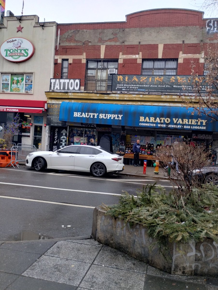 mizztuty18's tweet image. #Bushwick
#knickerbocker
#Blazzingskinstattoo
#theavenue
#Brooklyn