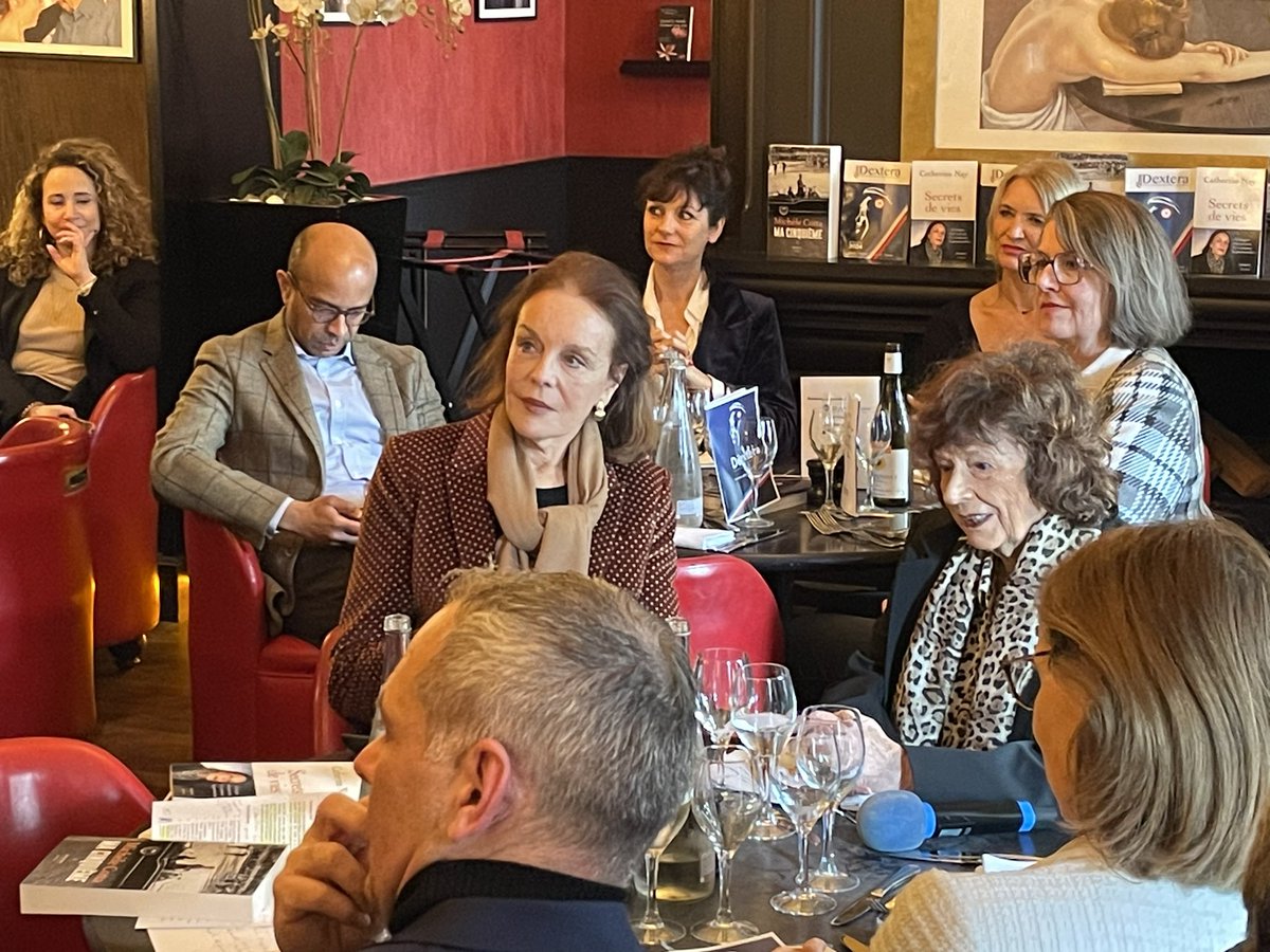 Beau moment d’histoire politique ce midi à #Paris grâce à Catherine Nay et Michèle Cotta, invitées de <a href="/DEXTERA15/">DEXTERA</a>. 
Des témoignages éclairants sur le fonctionnement et les coulisses du pouvoir politique, de Gaulle à Macron.
#DexteraInvit #Politique