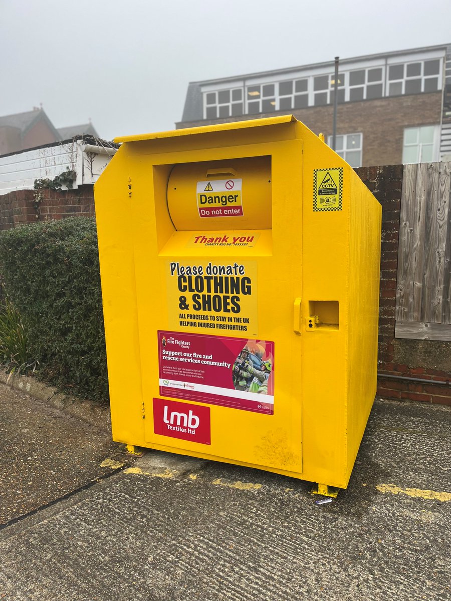 EastSussexFRS's tweet image. We have four NEW Fire Fighters Charity clothing banks at #Eastbourne, #Hailsham, #Heathfield and #Uckfield!

If you are having a clothes clear out, you can find out where you can support us here: esfrs.org/clothing-banks

@firefighters999