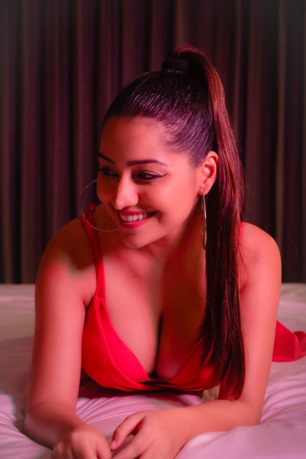 GFBL4T_aYAA-tIl?format=jpg&name=900x900