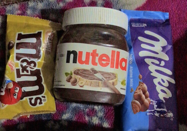 DarkPri65674029's tweet photo. Don’t be a chocolate that people eat you and don’t be chilly that the people spit you 🤷‍♀️🥰 https://t.co/lAf1hx6UUO