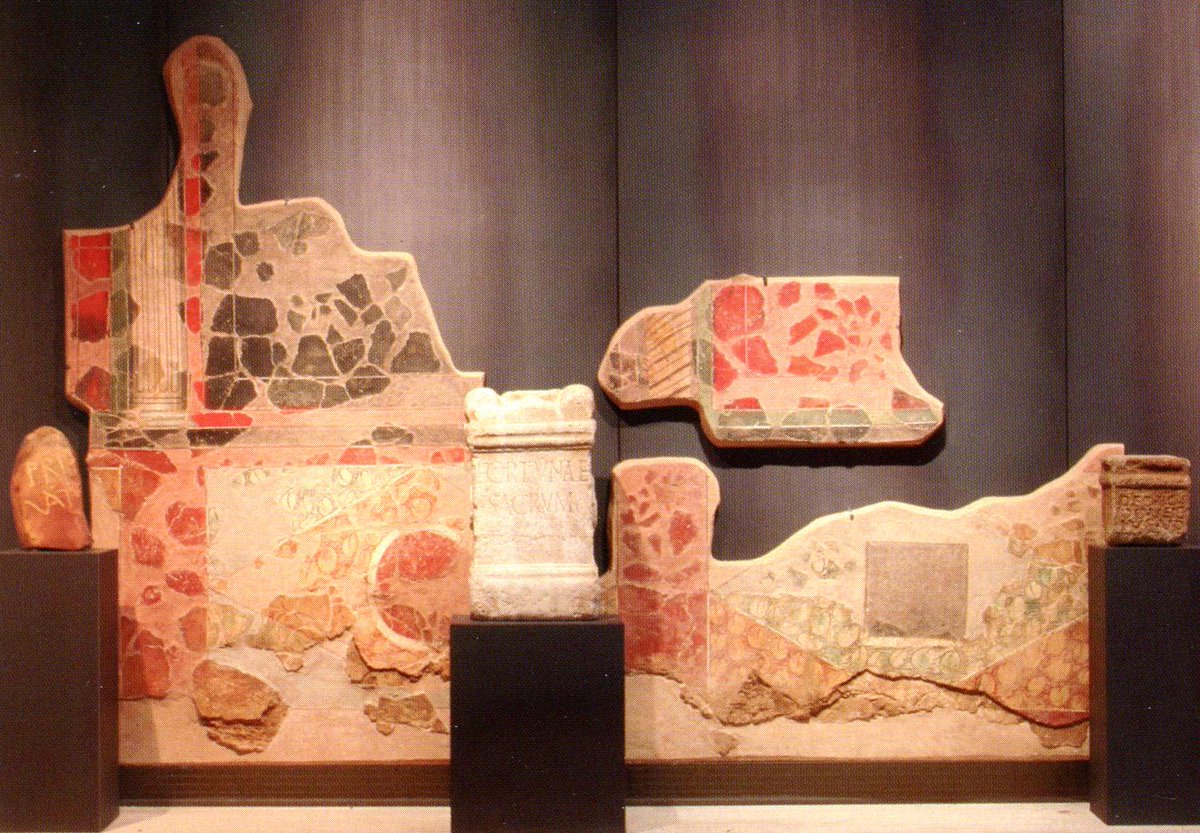 Pinturas mural del siglo II d. C. que puedes ver en el Museo de #Leónesp

@museoscastyleon 

 museoscastillayleon.jcyl.es/web/es/museole…