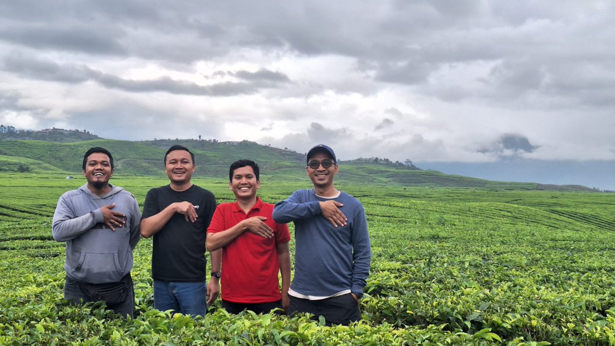 Cowok gayanya gitu-gitu aja❌
Cowok gaya tangan masuk kantong✅