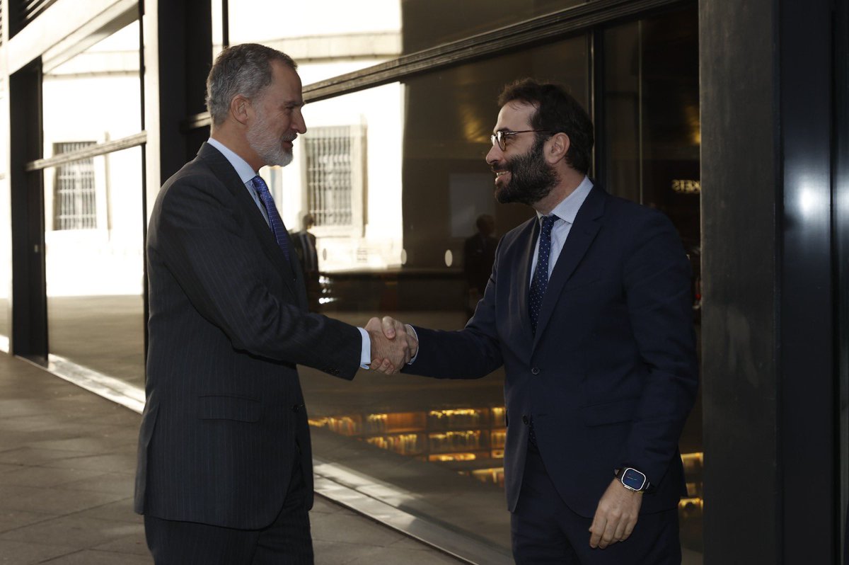 carlos_cuerpo's tweet photo. Ha sido un placer acompañar y felicitar a las #pymes galardonadas en los #PremiosCEPYME🏆, que ponen en valor el extraordinario trabajo de las #empresas🇪🇸

➡️Desde el Gobierno seguiremos apoyándolas y ayudándolas a crecer. Su labor es beneficiosa para la sociedad. https://t.co/VWUNHHACs4
