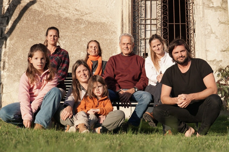 ctxt_es's tweet photo. ENTREVISTA | "Milagro es algo que se ha hecho por obra de un ser externo, que logró que saliéramos. No, salimos nosotros rompiéndonos."
🗣️Rafa Recuenco entrevista a Eduardo #Strauch, uno de los supervivientes de la tragedia de los #Andes de 1972 que se narra en la película 'La Sociedad de la Nieve'. https://t.co/gQ2LyRTeFL