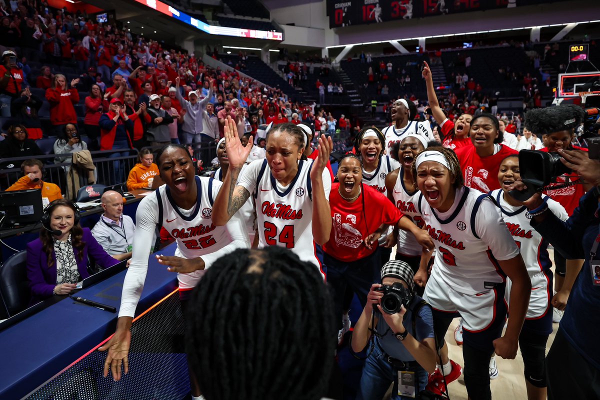 CoachJaida's tweet photo. Good Morning, Oxford 🔴🔵 https://t.co/zlZmxjhnD0