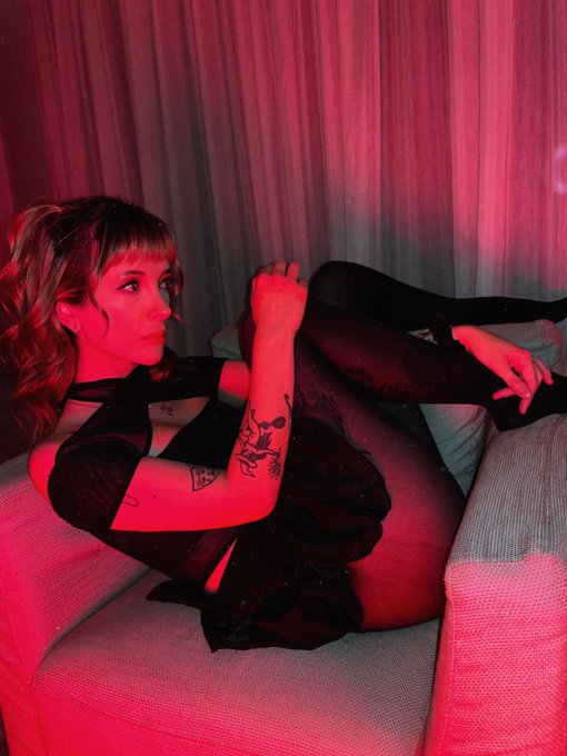 which one should I post to instagram??? https://t.co/YOuopRJ8BI<a href="/tag/mvsales"class="tags"><span>#mvsales</span></a>