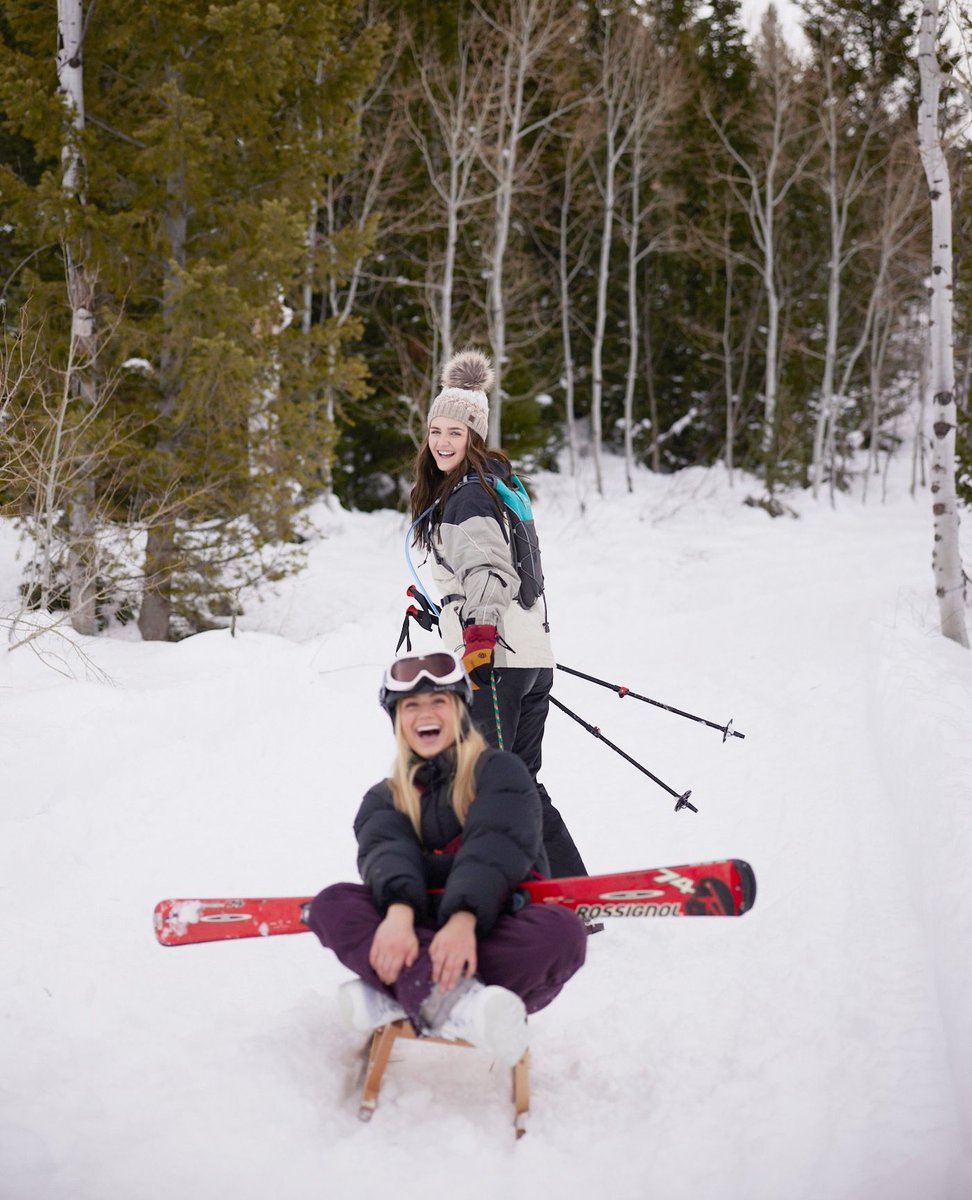 tetongear's tweet photo. Don't forget, exploring the outdoors is even better with friends! 🥰🌲🎿
#tetonsports #hiking #adventure #explore #hikewithfriends https://t.co/eQkjA1yUKs