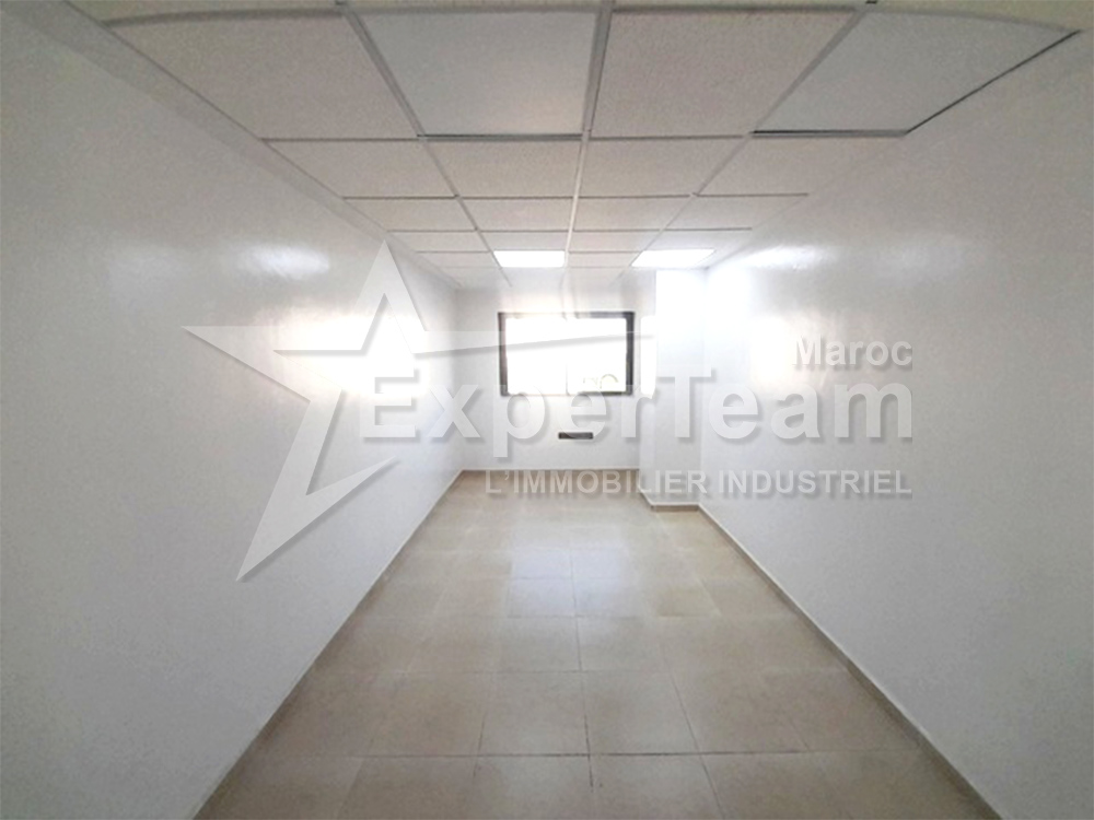 ExperTeamMaroc's tweet photo. 🏭Bâtiment industriel R+2 à louer! Idéal pour showroom auto 🚗 et ateliers. Design esthétique, monte-voiture 4 T, accès facile N9/A1. 💰 90K DH/RDC, 60K DH/étage. 
#LocationIndustrielle #ShowroomAuto #Immobilier https://t.co/yae3rgxlVW