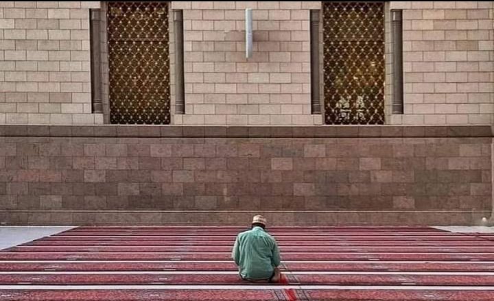 AdmireAs's tweet photo. Mola wetu Mlezi! Umekienea kila kitu kwa rehema na ujuzi. Basi warehemu waliotubu na wakaifuata njia yako, na waepushe na adhabu ya #Jahanamu. ( Qur'an 40:7 )

Amiyn. https://t.co/FI8ORCXDPa