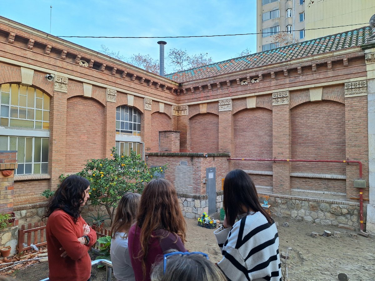 reus_cat's tweet photo. La setmana passada van tenir lloc dues noves trobades dels grups de treball de la Xarxa 0-6 de #ReusEducació 🎓

Ens van rebre a l'@EscPratdelariba on vam dedicar una estona al debat pedagògic entre mestres i educadores infantils. https://t.co/juVr4mgC7s