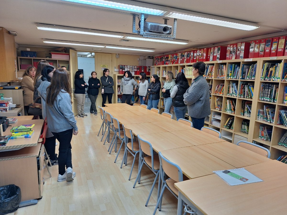 reus_cat's tweet photo. La setmana passada van tenir lloc dues noves trobades dels grups de treball de la Xarxa 0-6 de #ReusEducació 🎓

Ens van rebre a l'@EscPratdelariba on vam dedicar una estona al debat pedagògic entre mestres i educadores infantils. https://t.co/juVr4mgC7s