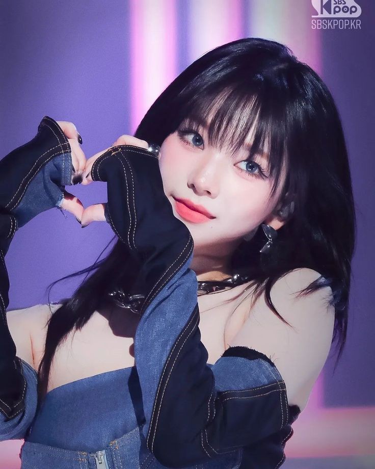 xfxckboy_'s tweet image. ♡[[Heart it up if you would write with her cuz im thinking makin another account