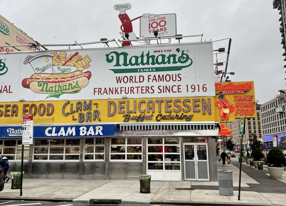 Come on in and say hi! 👋 📸 @tonymangia #coneyisland #brooklyn #lunchtime