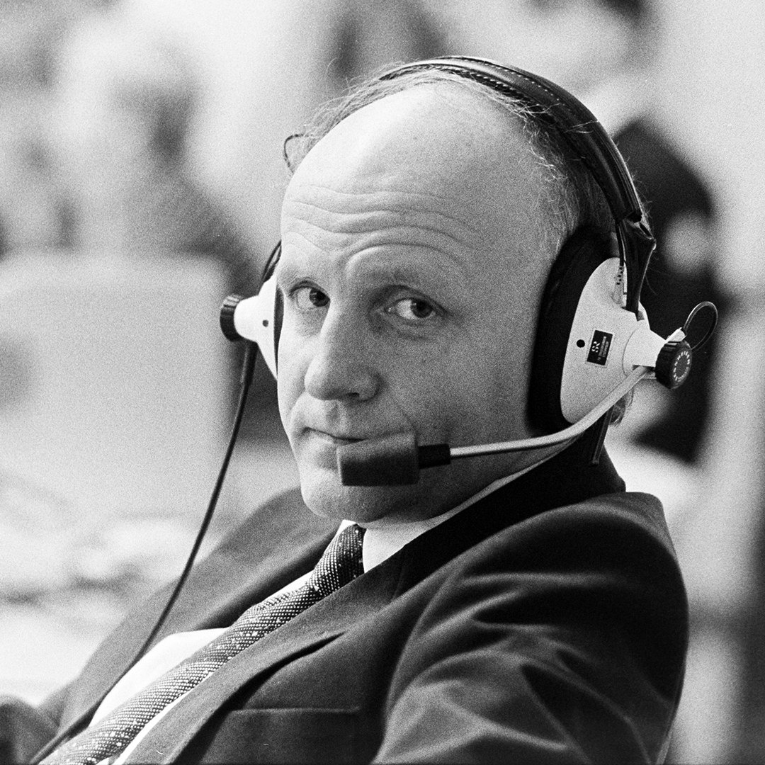 IFKGoteborg's tweet photo. Det är med stor sorg som vi idag har nåtts av beskedet att tv-legendaren och Blåvitt-supportern Arne Hegerfors har gått bort.

Våra tankar är hos Arnes familj. https://t.co/Ayw3zPXyOq