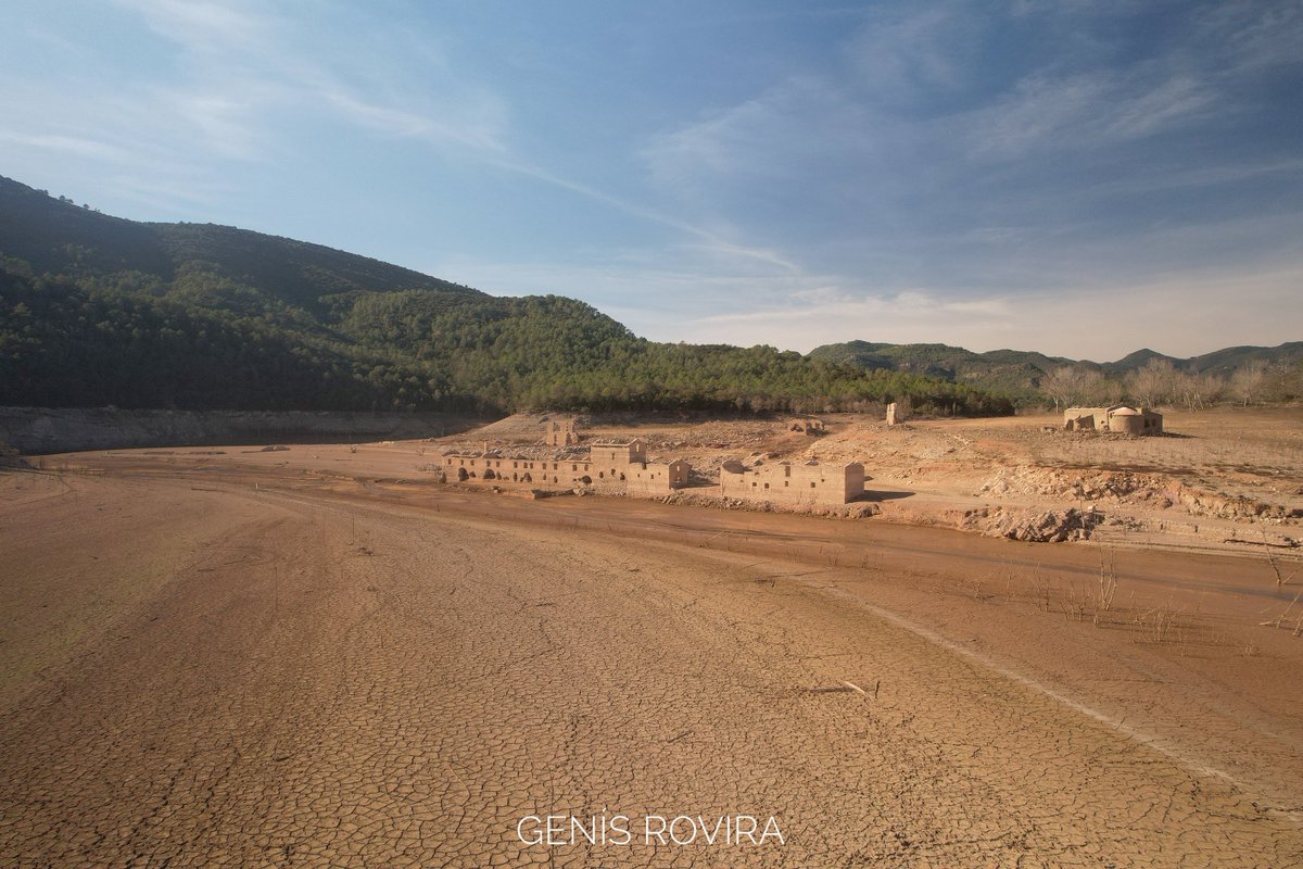 agus_descarrega's tweet photo. El company Genís Rovira m'envia imatges 📹 de l'estat del pantà Darnius-Boadella al 12% aquest cap de setmana
📍#Darnius #AltEmporda #RiuMuga
@aigua_cat @SamReyesCAT @accioclimatica

@eltempsTV3 @TomasMolinaB @Vakapiupiu @MeteoMauri 
@SoniaPapell @aquilatierratve @jacobpetrus_tve https://t.co/ir2yDtx1OJ