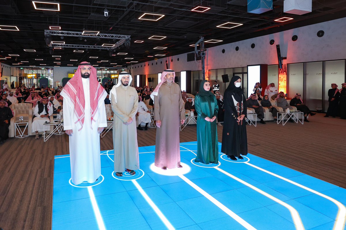 HRSD_SA's tweet photo. وزير الموارد البشرية والتنمية الاجتماعية يطلق "استراتيجية التنمية الشبابية".
#شبابنا_ثروة

🔗|| https://t.co/YNabc6GoMS https://t.co/9YCthiRBTX