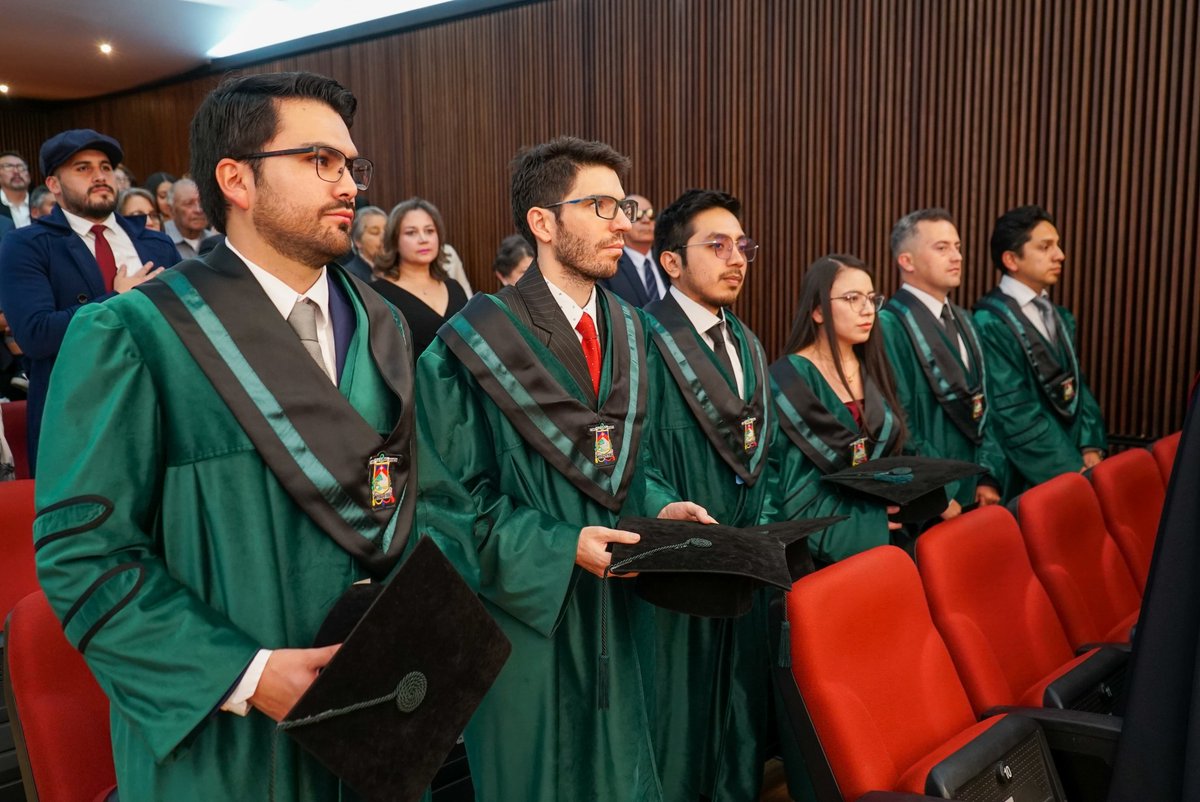 iDRHICA's tweet photo. #OrgulloUCuenca | 🎉Felicitamos a @quinoae, @cindyurgiles, @MartinMont03 y @And__Suarez por haberse graduado con éxito en nuestra Maestría en Hidrología mención Ecohidrología II Cohorte. https://t.co/kJRjUhmhQi
