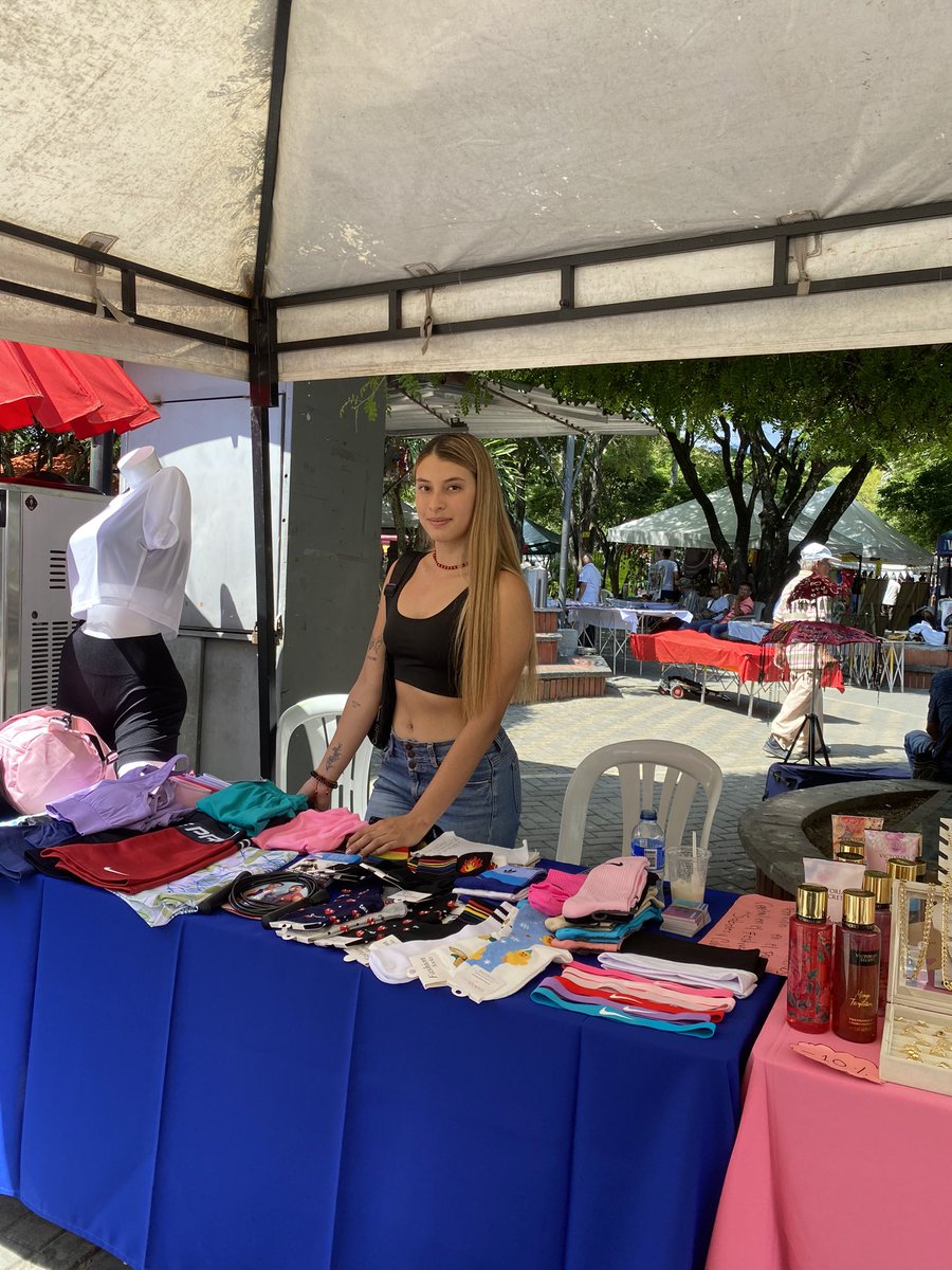XROJAS2004's tweet photo. Una emprendedora juiciosa por aquí ☺️💜⚡️ https://t.co/1NhQFxtWNV