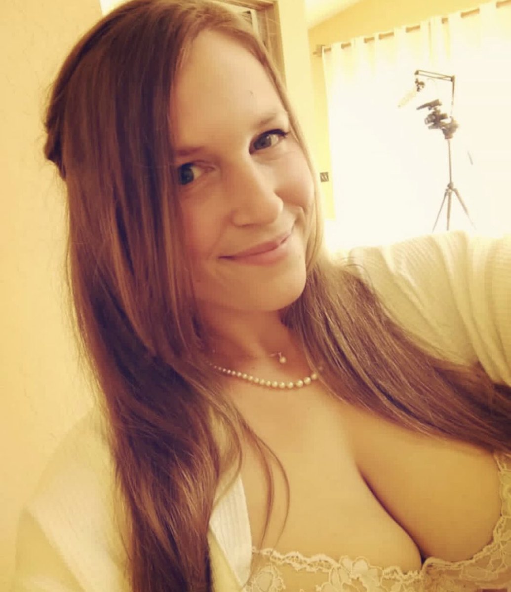 BrightMand29809's tweet photo. Am waiting for you daddy 👅 BRITISH BLONDE FOOTBALL FAN. I LOVE SQUIRTING AND ANAL 💦😈 👅👅😋😜🤪come and have me daddy, https://t.co/7fFEy5o7eE