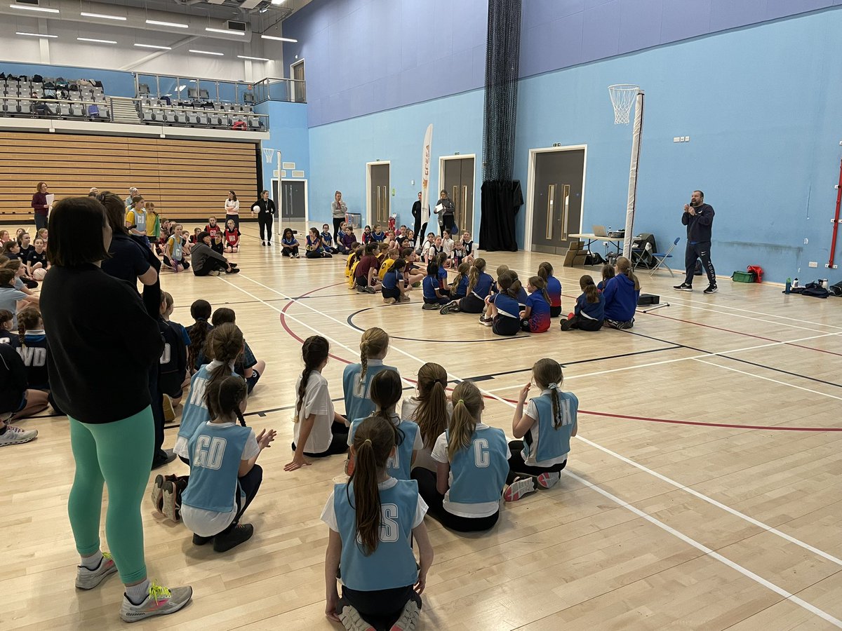 MrsGibson_1's tweet photo. What an amazing day with P6 at the EPSSA winter netball festival! Some fantastic netball skills on display! Great work girls, you should be very proud 🌟 🤩 @Deanparkprimary https://t.co/Lwi9XPF2iJ