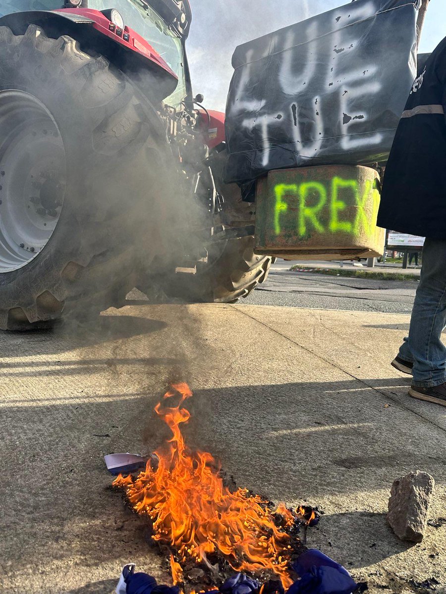 Erichermoz's tweet image. L'Union européenne TUE. 🇪🇺🚮
FREXIT !  🇫🇷🚜 #AgriculteursEnColere