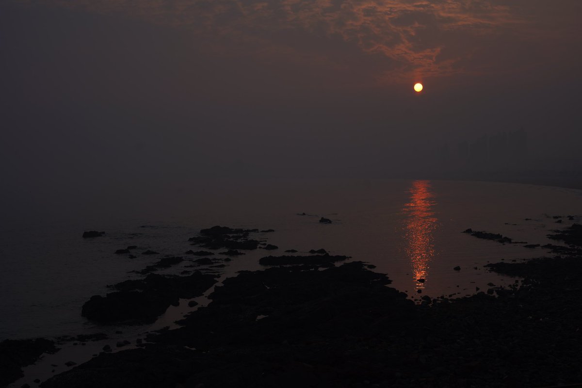 Just wanna share with you guys the twilight from my hometown  <a href="/Sea_tawinan/">Inthu, Tarotist | ปิดรับดูดวงชั่วคราว (ลาพักใจ) 🔮</a> <a href="/jimmyyjp_/">Thapfah Kittipokin, M.D. Deputy Hospital Director</a>