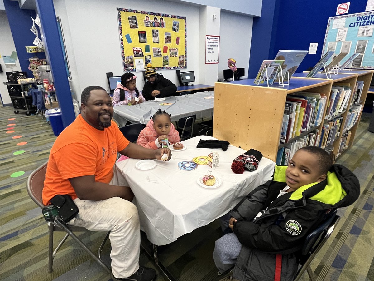 Cold Water’s annual Donuts with Dudes was a huge success! Over 300 fathers and grandfathers enjoyed delicious donuts with their children and grandchildren before class! What a great turnout, Bears! #RaiseYourVoiceForHSD!