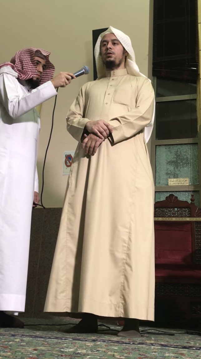 Our beloved Shaykh ‘Āmir Bahjat حفظه الله demonstrating the preferred placement of the hands during prayer, according to the Hanbali madhhab.

That is for the hands to be grasped and placed below the navel.