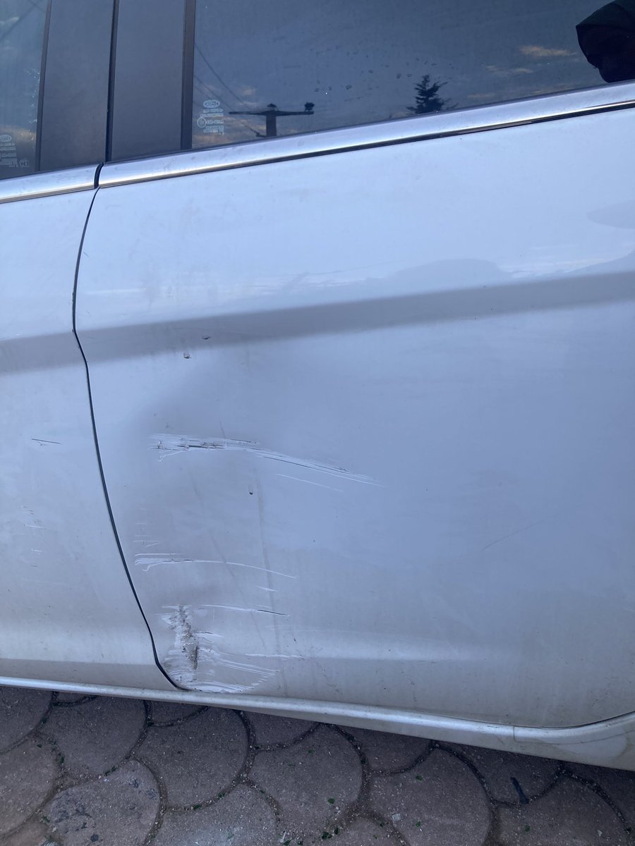 Ben: kanki ben bir bok yedim arabanın kenarını sürttüm çizdim 😢
Fatma: kanki bir şey olmaz sarı kantaron yağı sür geçer 😂