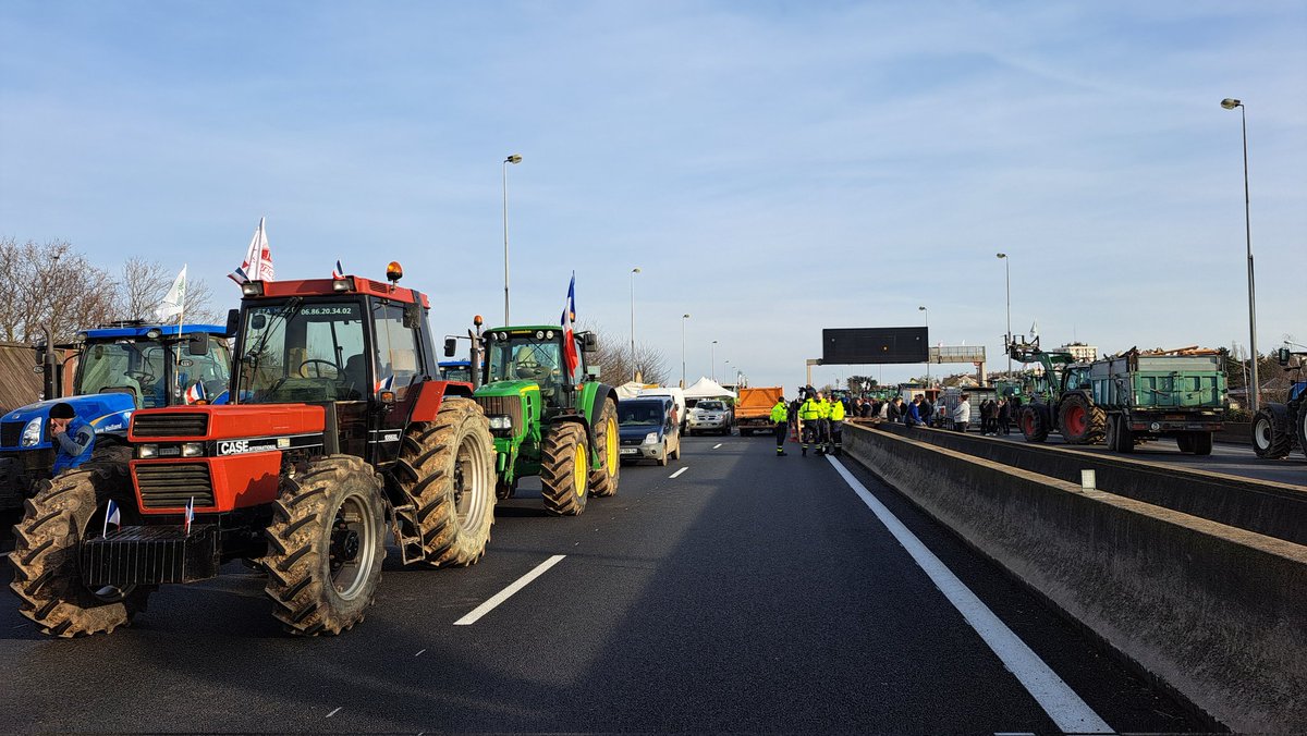 AgriSkippy's tweet photo. En place à Buchelay ! https://t.co/HqWUMzQOiX