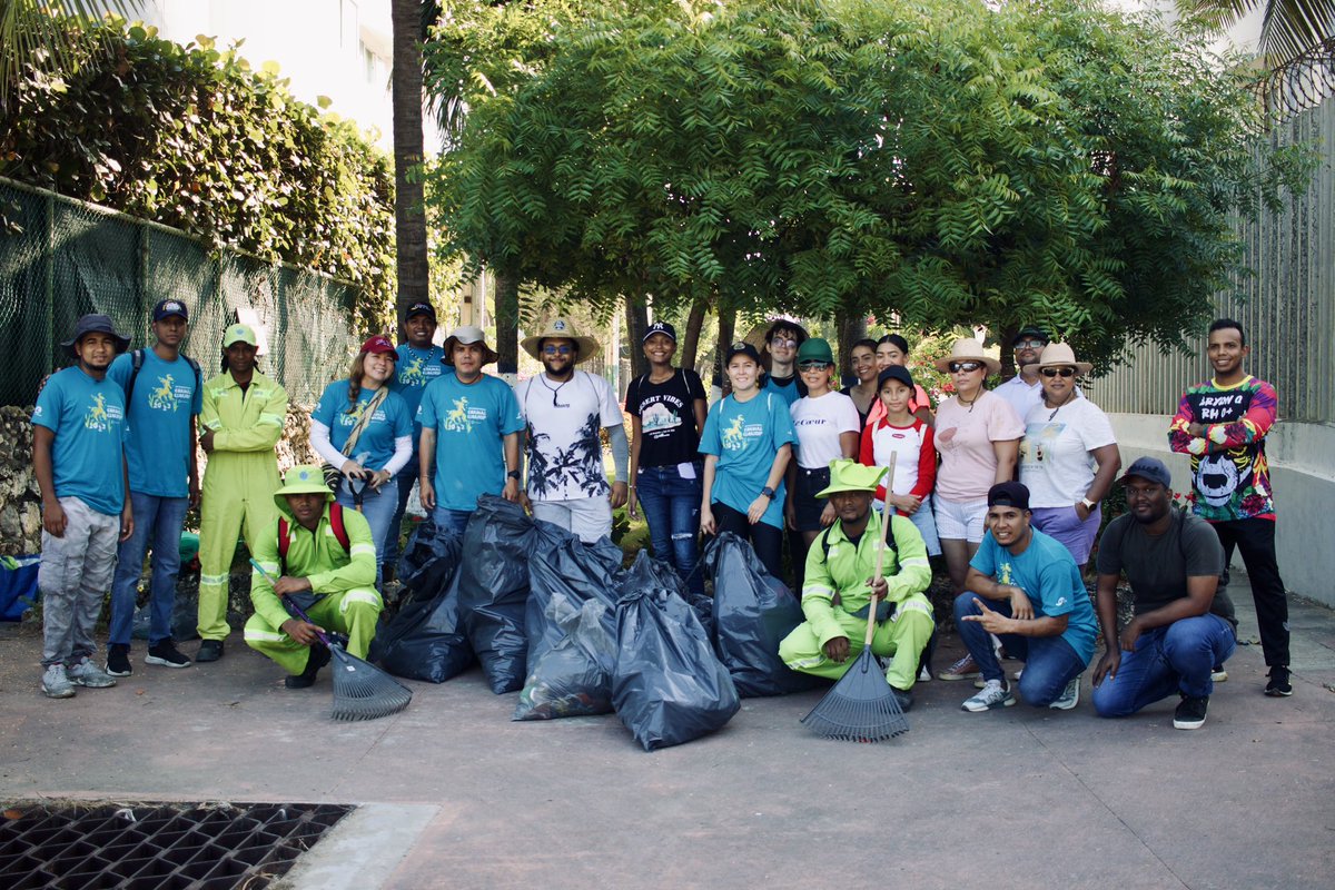 Gracias a la #Tribuconsentidos que hizo posible la primera jornada de voluntariado 2024, logrando extraer 116 kg de plástico en la playa 😍

Top 3 de residuos mayormente encontrados:
1. Tapas plásticas 
2. Palitos plásticos de dulces
3. Botellas plasticas tipo PET