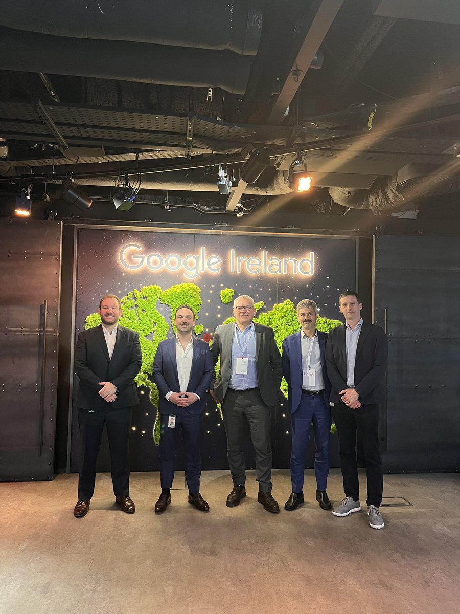 beloutrel's tweet photo. Réunion de travail avec les équipes Trust &amp; Safety de Google à Dublin ☘️
Échanges pour comprendre les enjeux de la modération ‘at scale’, i.e. en masse. La modération hybride, algorithmes + humains, permet + de réactivité, + de pertinence - de coût. 

1/2 @Arcom_fr @googleeurope https://t.co/nGOiS6yTPY