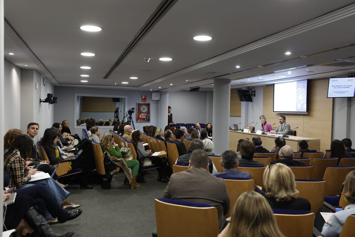 📣 Sigue en DIRECTO la jornada sobre el RDL 6/2023 de medidas urgentes para la modernización de Justicia.
🗣️ Inaugura la presidenta de la Abogacía, <a href="/_OrtegaVictoria/">Victoria Ortega</a>, y el secretario de Estado de Justicia <a href="/justiciagob/">Ministerio de la Presidencia, Justicia y R. Cortes</a>, <a href="/Manuel_Olmedo/">Manuel Olmedo</a>. 
abogacia.es/actualidad/not…