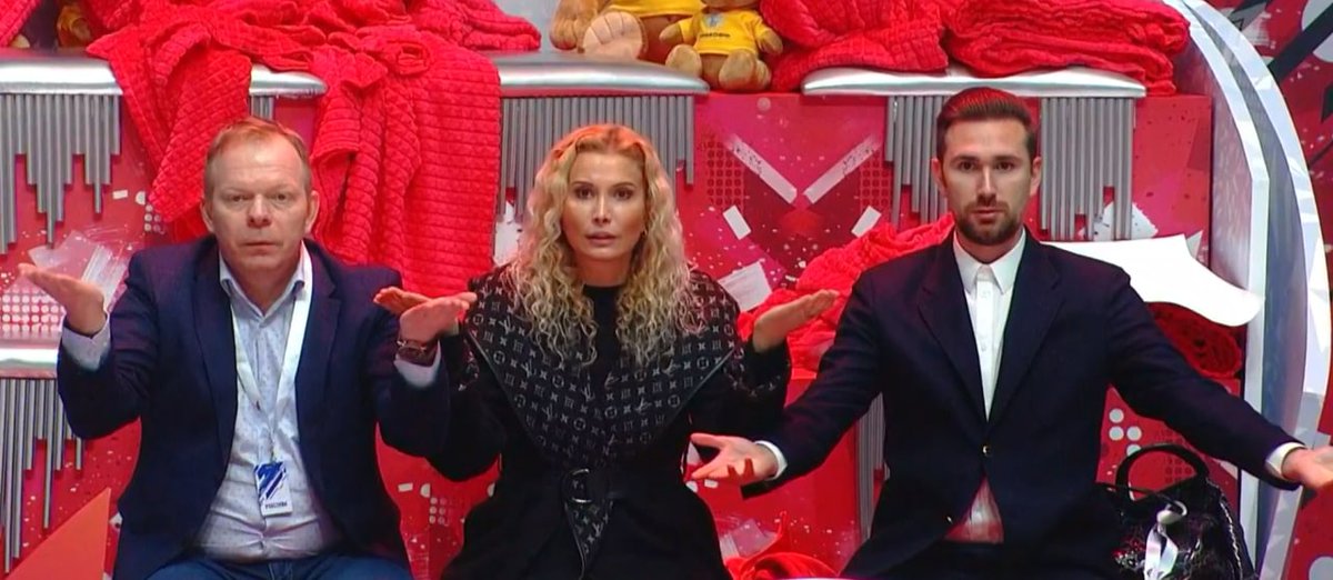 WHAT. ABOUT. THE ENTOURAGE.