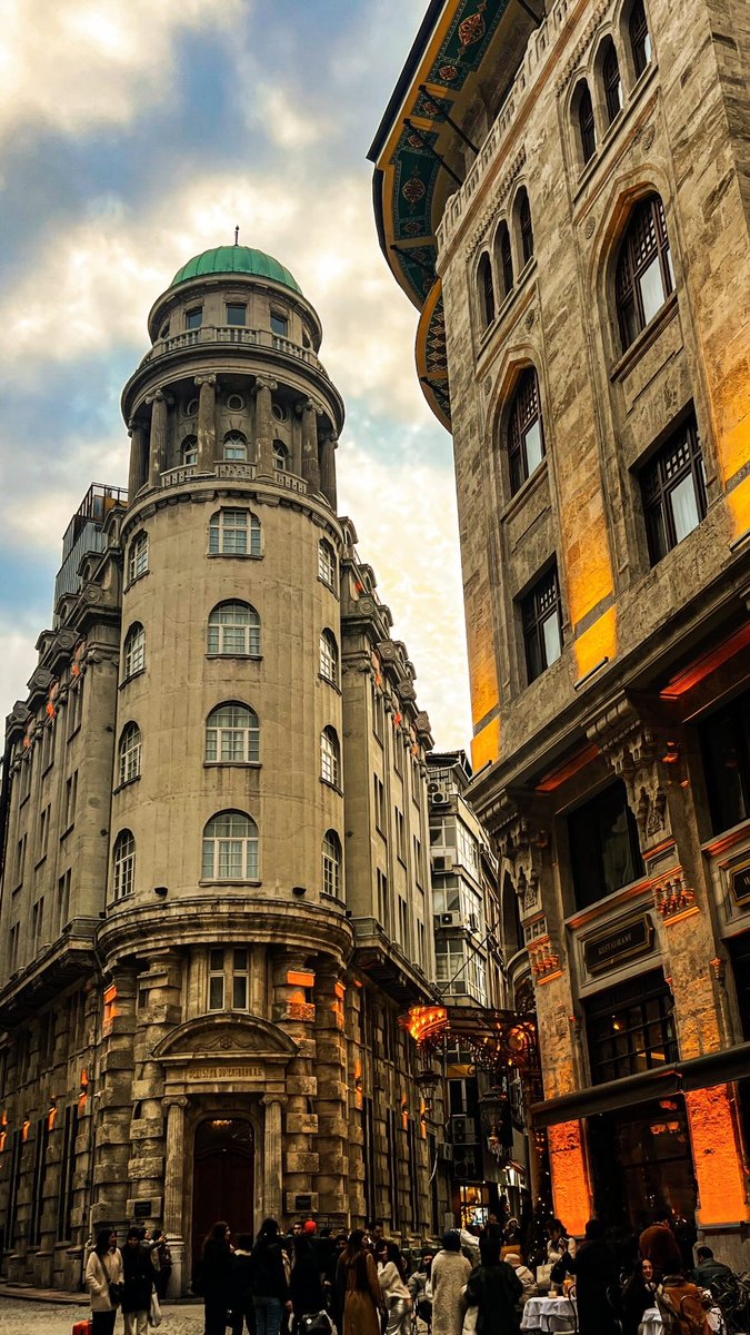 Feyzaapnr's tweet photo. Sirkeci’nin en iyi açısı diyebilir miyiz https://t.co/yxs4S0vIVb