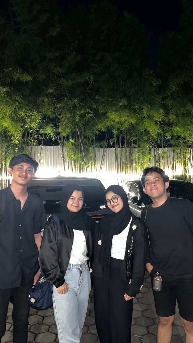 toomuchvrt's tweet photo. kangen banget masa putih abu 🥹 https://t.co/xREtlyRRVh