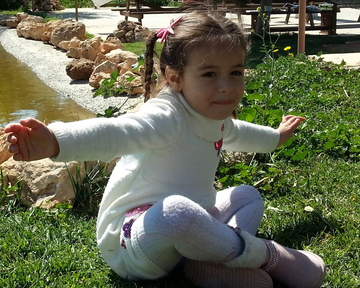 Beni tek mutlu eden şey senin varlığındı halacığım. Kendi gözümden sakındım seni, senin için yapamayacağım hiç bir şey yoktu ve hala daha yok! 
En çok seni, bir tek seni, son nefesime kadar da hep seni sevecem 🌼 #selinkarakaya #iyikidoğdunselinkarakaya #isiasortakdavamız