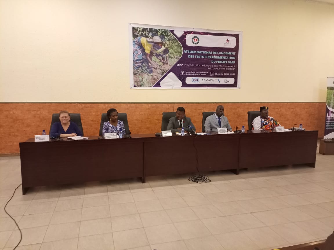 MUHRF_TG's tweet photo. Les tests d’expérimentation du Projet de réforme foncière pour l’accroissement de la productivité agricole(LRAP), lancés à Lomé.

➡️ https://t.co/12lF9VO635

@GouvTg 

#Denyigban
#Togo🇹🇬
#LRAP https://t.co/X9FCjQTVVo