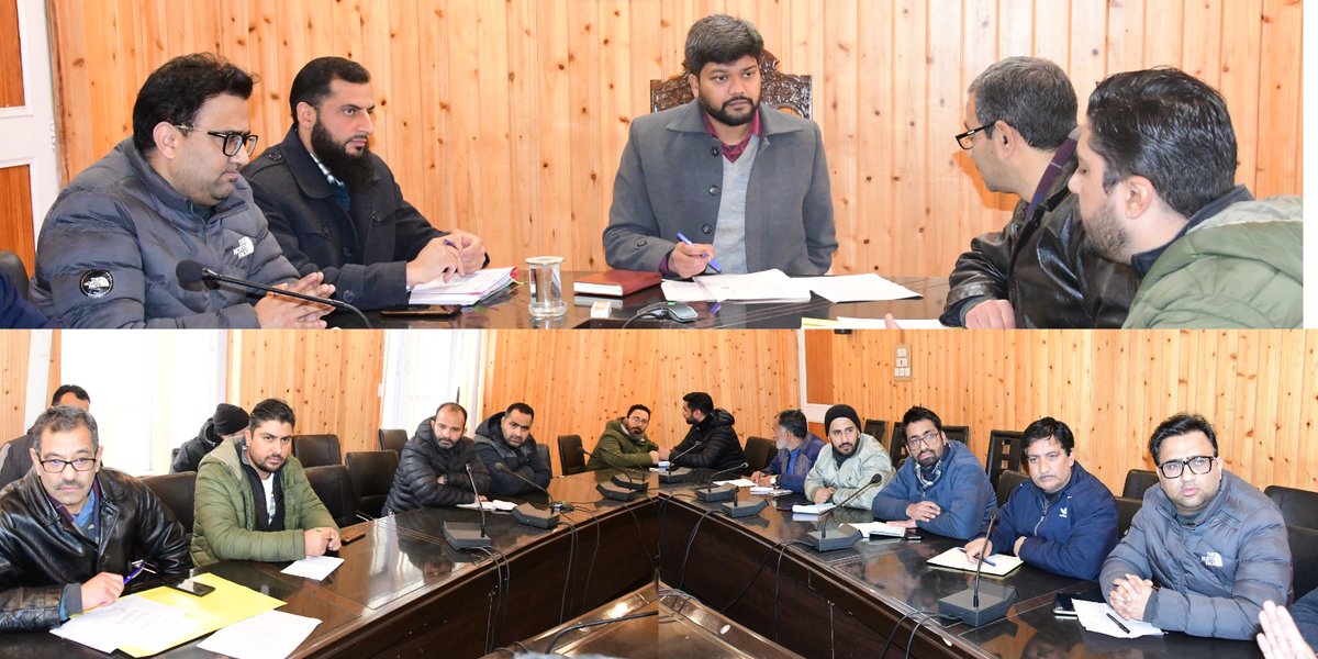 dcganderbal's tweet photo. DC @Shyambir_IAS reviews implementation of PM Vishwakarma scheme, with 329 cases passing 3rd stage verification. Emphasizing on training programs for carpentry and tailoring, the DC highlights the scheme's positive impact on artisans' socio-economic development.
@diprjk https://t.co/yEuPkgFTsq