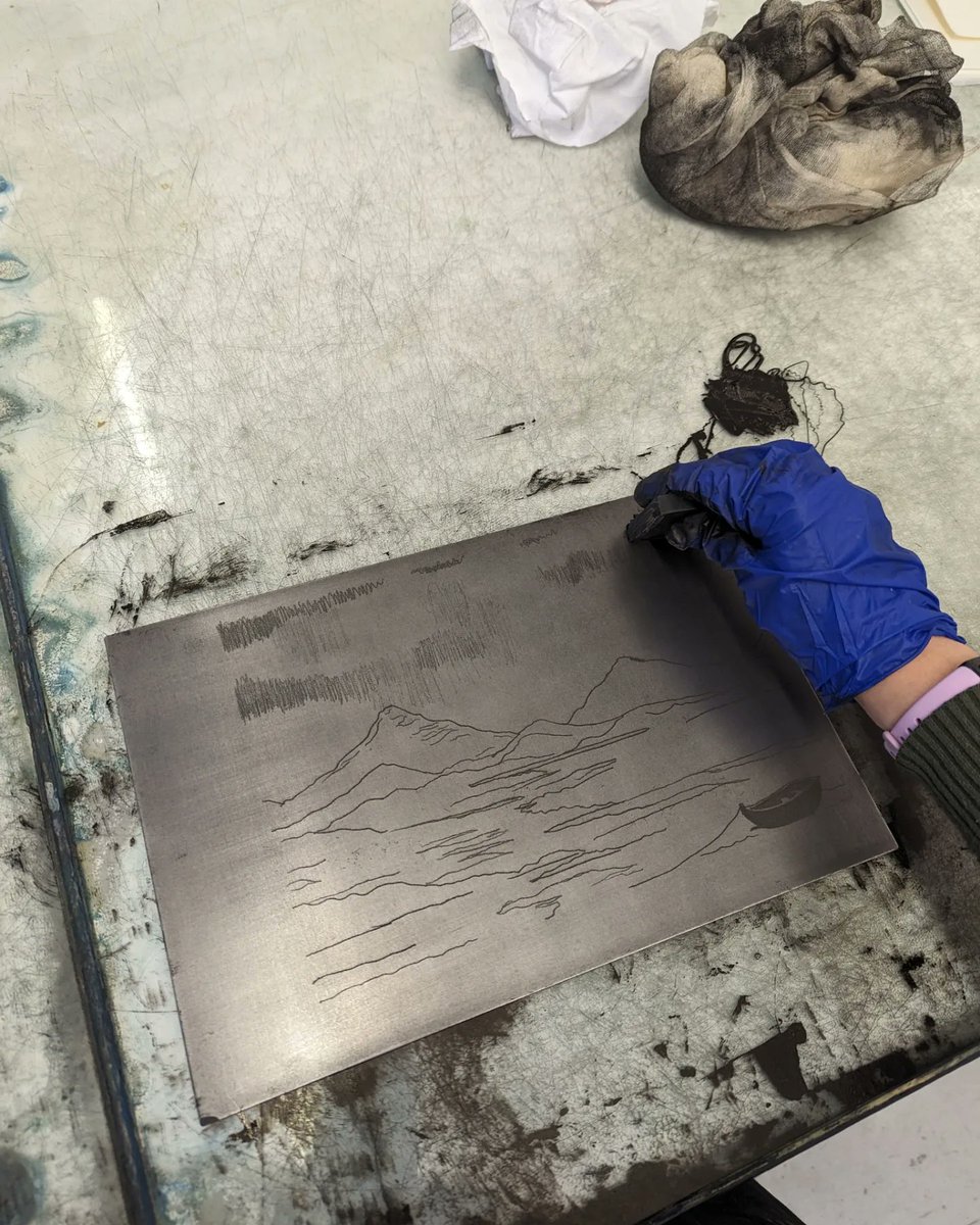 jennyefteling's tweet photo. Stepping into the shoes of the women etchers of my #PhD by creating my very own etchings with aquatint, start to finish @GlasPrintStudio. Thanks to @sgsah &amp; their Engagement Funding for this incredible opportunity! A total dream. https://t.co/geKxuGmZ2z