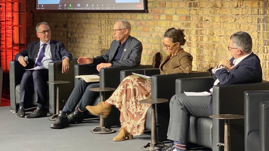 The Food System Economics Commission (@fsecommission) on Twitter photo "We have THIS decisive decade to turn things around."
Prof. <a href="/jrockstrom/">Johan Rockström</a> of <a href="/PIK_Climate/">Potsdam Institute for Climate Impact Research PIK</a> stresses the urgency of taking courageous decisions now to transform global food systems.
To see how we can make the food system work for all, visit 👇
foodsystemeconomics.org "We have THIS decisive decade to turn things around."
Prof. <a href="/jrockstrom/">Johan Rockström</a> of <a href="/PIK_Climate/">Potsdam Institute for Climate Impact Research PIK</a> stresses the urgency of taking courageous decisions now to transform global food systems.
To see how we can make the food system work for all, visit 👇
foodsystemeconomics.org