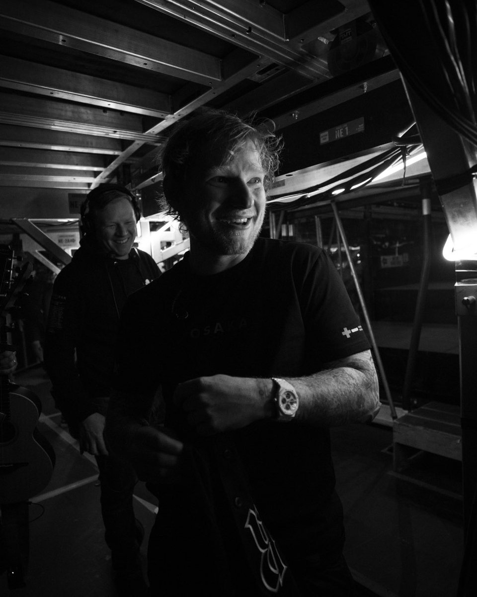 edsheeran's tweet photo. Takoyaki and tunes 🇯🇵 next stop Tokyo

📸 @MarkSurridge https://t.co/JVV4RAtcYR