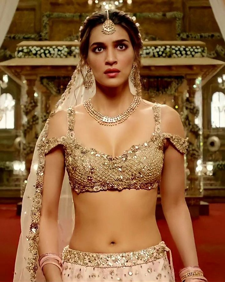 GFBWX8uWsAAbk_B?format=jpg&name=900x900